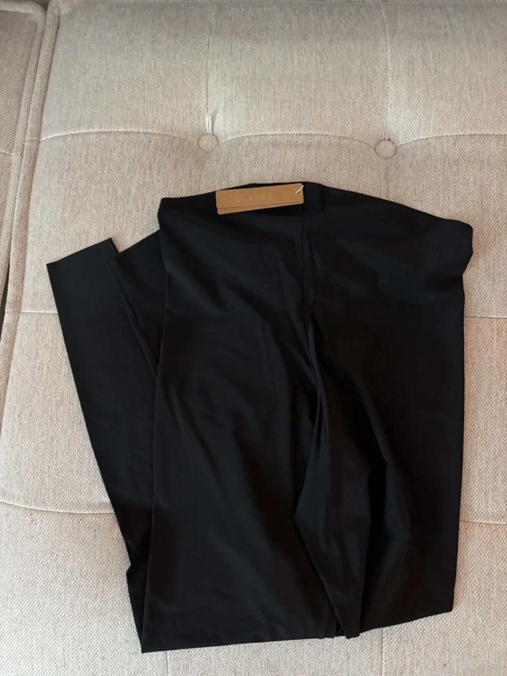 SKIMS Seamless Foundation Leggings Set in Nude, Black, and Brown - Picture 10 of 10